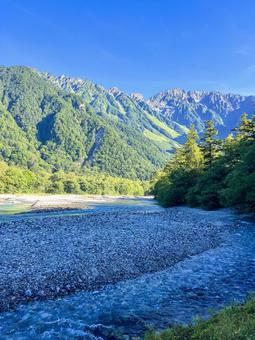 梓川と上高地の絶景 梓川と上高地の絶景 上高地,早朝,朝の写真素材