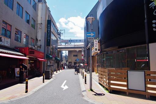 7月の高槻市街地の風景 高槻市,高槻駅周辺,高槻本通りの写真素材