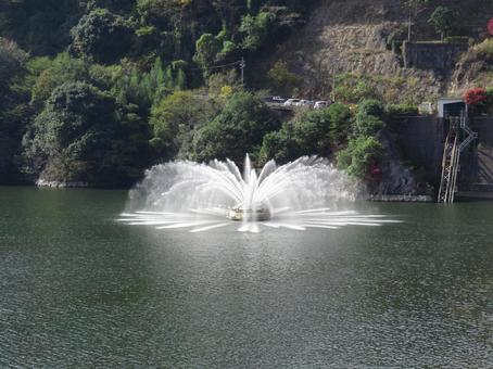 耶馬溪ダム 噴水 耶馬溪ダム 噴水の写真