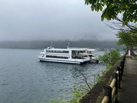 中禅寺湖の遊覧船 中禅寺湖の遊覧船 中禅寺湖,遊覧船,観光船の写真素材