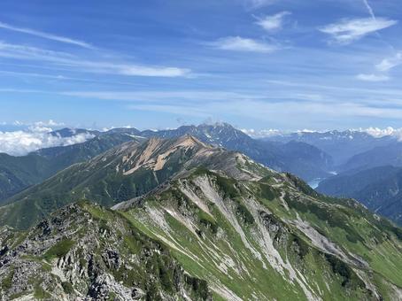北アルプスの稜線 北アルプスの稜線 北アルプス,登山,山の写真素材