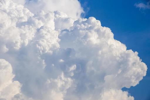 夏の青空と白い雲 夏の青空と白い雲 雲,空,入道雲の写真素材