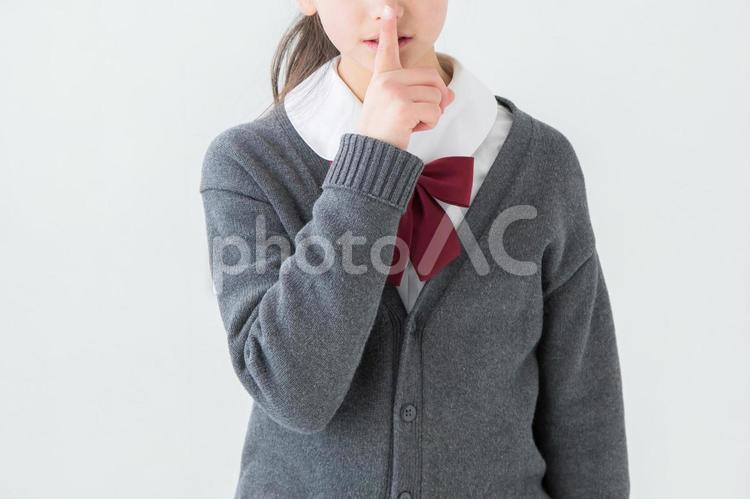 制服を着た女の子 シークレット,お静かに,シーの写真素材
