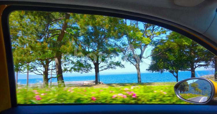 車窓からの海水浴場 車,車窓,海水浴場の写真素材
