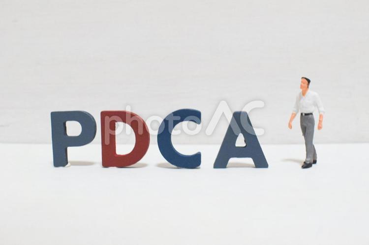 PDCAの文字とビジネスマン② pdca,ビジネス,用語の写真素材