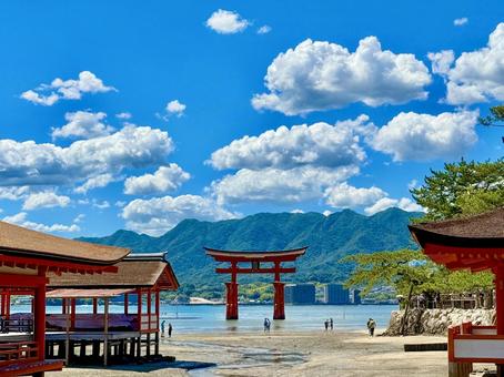 宮島の厳島神社 宮島の厳島神社の写真
