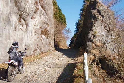 林道とバイク 林道とバイク バイク,オートバイ,二輪の写真素材