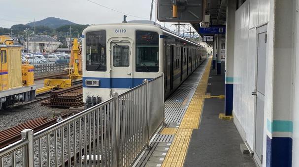 東武東上線小川町駅に停車中の寄居行き列車 東武東上線小川町駅に停車中の寄居行き列車 列車,停車中,東武東上線の写真素材