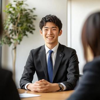 爽やかな営業マンの写真