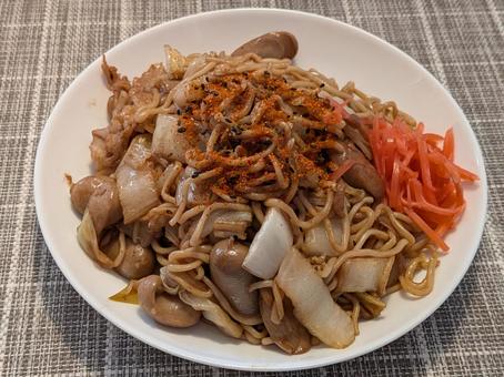 立冬の日の昼食に自宅で食べたソース焼そばの写真