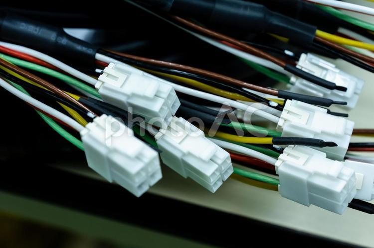 機械に接続する電線 電線,電線加工,ケーブルハーネスの写真素材