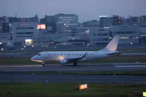 消えゆく陽と動き出す翼 消えゆく陽と動き出す翼の写真
