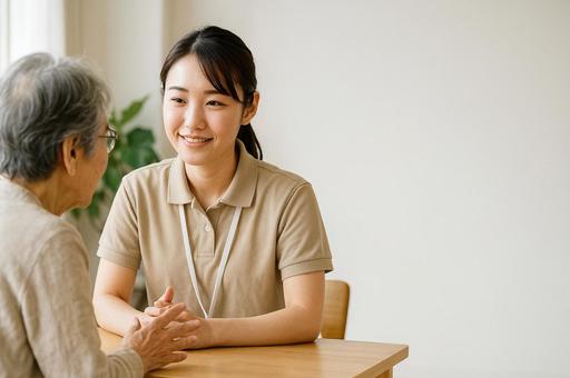 傾聴する介護士 傾聴する介護士の写真