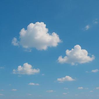 青空に浮かぶ白い雲と爽やかな空模様の写真