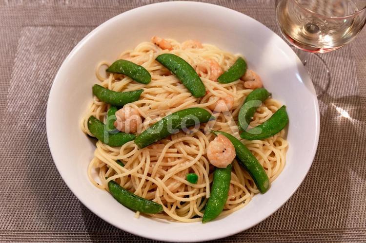 スナップエンドウとエビのスパゲッティー2 パスタ,スパゲッティー,スナップエンドウの写真素材