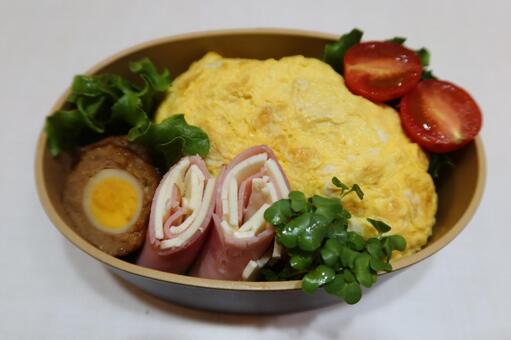 オムライスのランチボックス オムライス,ハム,チーズの写真素材