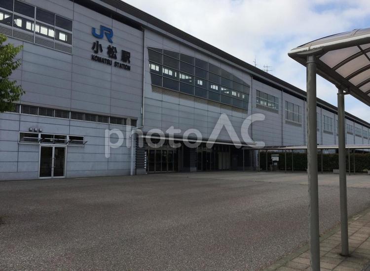 新幹線開通前の改装前の小松駅と駅前広場 小松駅,駅舎,駅ビルの写真素材