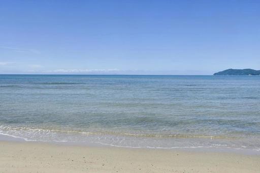 夏の海の砂浜 夏の海の砂浜 夏の砂浜,夏,砂浜の写真素材