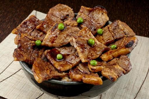 ボリューム満点の豚丼 ボリューム満点の豚丼の写真