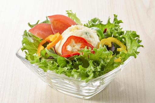ポテトサラダ ポテトサラダ,惣菜,カットトマトの写真素材