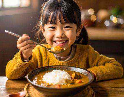 カレーをおいしそうに食べている子供 カレーをおいしそうに食べている子供の写真