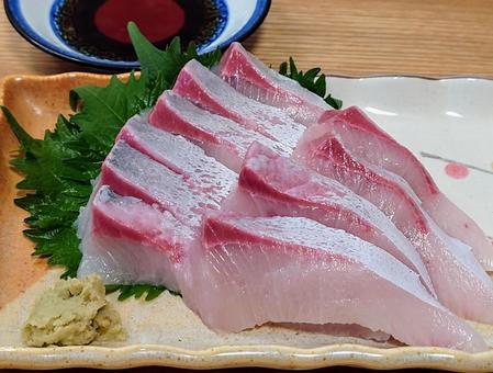 ハマチのお造り ハマチのお造りの写真