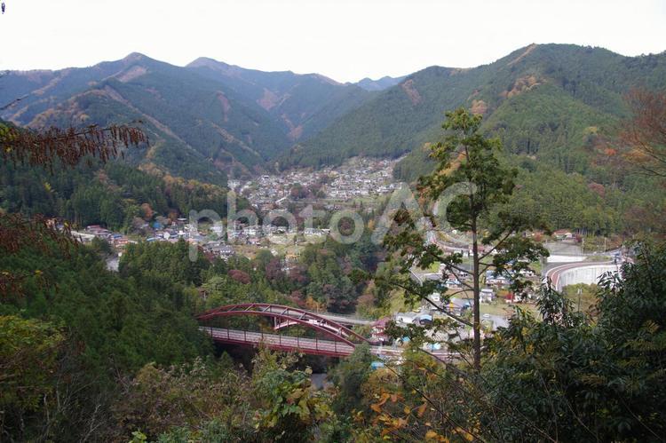 奥多摩町の住宅街を見下ろす 奥多摩町,山間部,見下ろすの写真素材