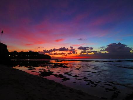 夕暮れの海辺 夕暮れの海辺の写真