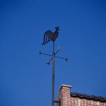 風見鶏 風見鶏 風見鶏,魔除け,空の写真素材