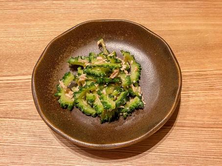 ゴーヤの ゴーヤのツナ和え,ゴーヤ,ツナ缶の写真素材