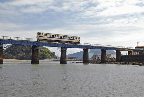 キハ４０　九州　鉄橋 鉄道,電車,線路の写真素材