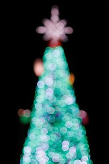 玉ボケのクリスマスツリーイルミネーション 玉ボケのクリスマスツリーイルミネーションの写真