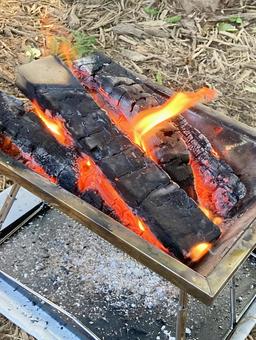 デイキャンプで焚き火|BBQ デイキャンプで焚き火|BBQ デイキャンプ,bbq,バーベキューの写真素材
