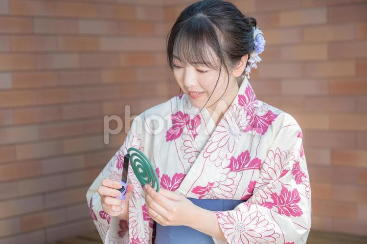 蚊取り線香と浴衣の女性 女性,浴衣,蚊取り線香の写真素材
