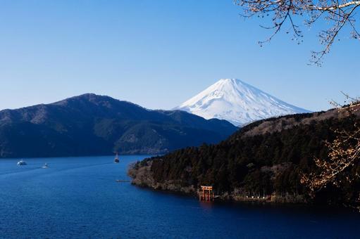 Lake Ashi and Mt. Fuji, tetto di paglia, una casa in legno, lago ashinoko, JPG