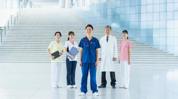 病院で働く医療スタッフ 医師,笑顔,医療スタッフの写真素材