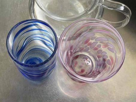 青ピンクのコップとポット 青ピンクのコップとポット 青,ピンク,コップの写真素材