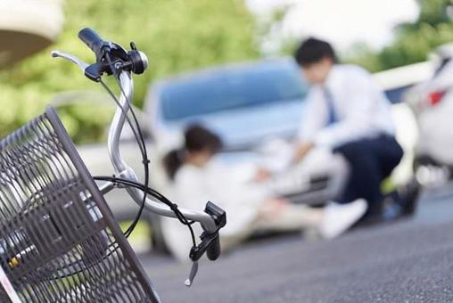 自行車和汽車交通事故 自行車和汽車交通事故