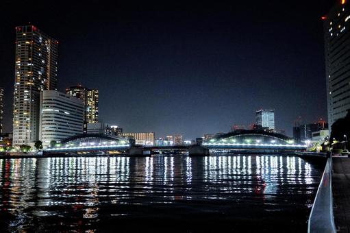 夜の勝鬨橋 夜の勝鬨橋 勝鬨橋,跳ね橋,東京湾の写真素材