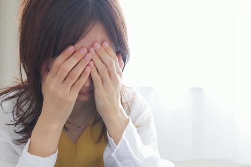 落ち込む女性 落ち込む女性 落ち込む,女性,うつ病の写真素材