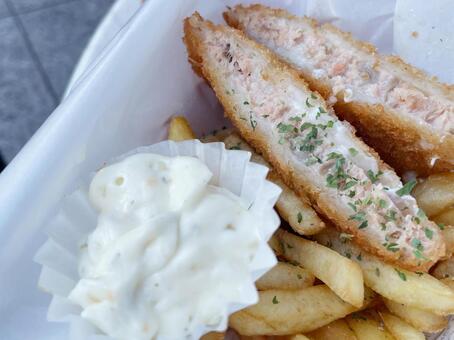 サーモンフライとタルタルソース サーモンフライ,フライ,サーモンの写真素材