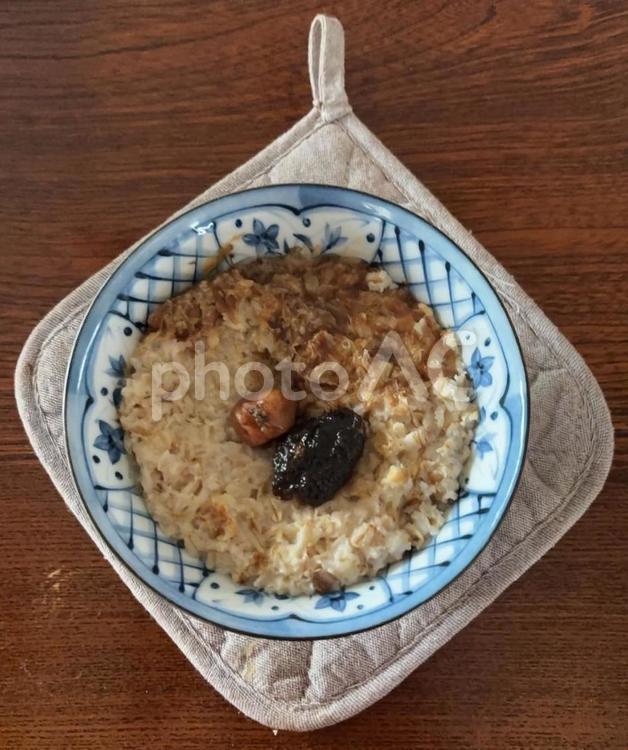 オートミールと鰹節にのり佃煮とかつお梅 茶碗飯,オートミール,鰹節の写真素材