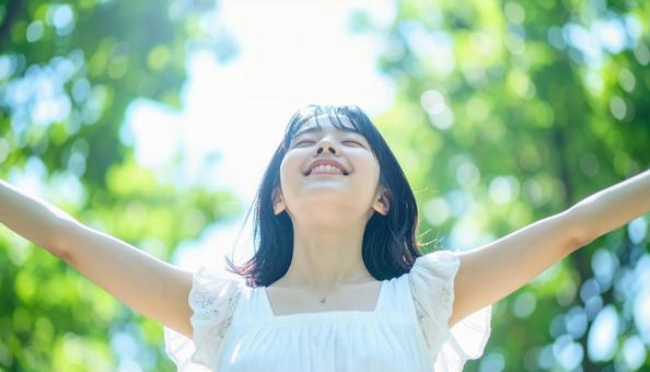 健康的な女性深呼吸 健康的な女性深呼吸の写真