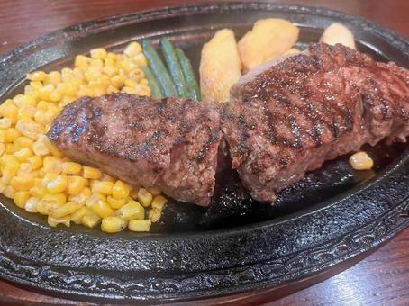 美味しいステーキ 美味しいステーキ ステーキ,牛肉,コーンの写真素材