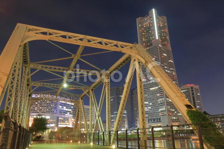 横浜みなとみらいの夜景と汽車道 横浜,みなとみらい,ランドマークタワーの写真素材
