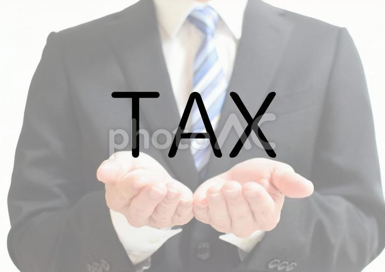 税金を見せるリクルートスーツ タックス,tax,税金の写真素材