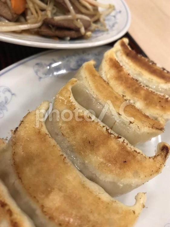町中華の焼き餃子 ぎょうざ,中華,野菜炒めの写真素材