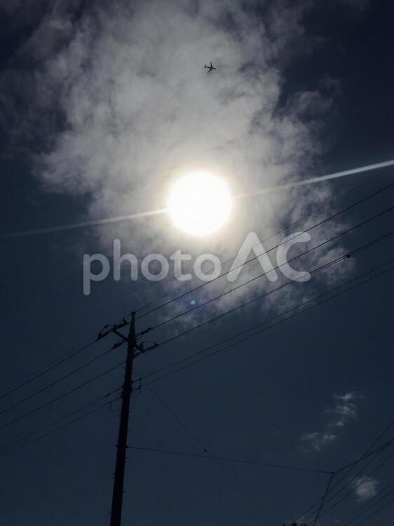 【空】【電気】【光】【太陽】【日暮れ】 空,光,太陽の写真素材