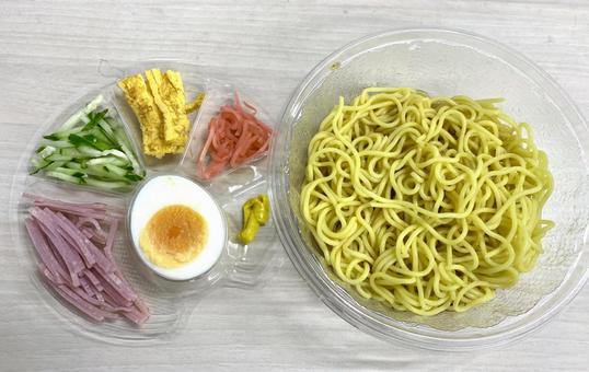 Chilled Chinese noodles, convenience store bento, egg noodles, JPG