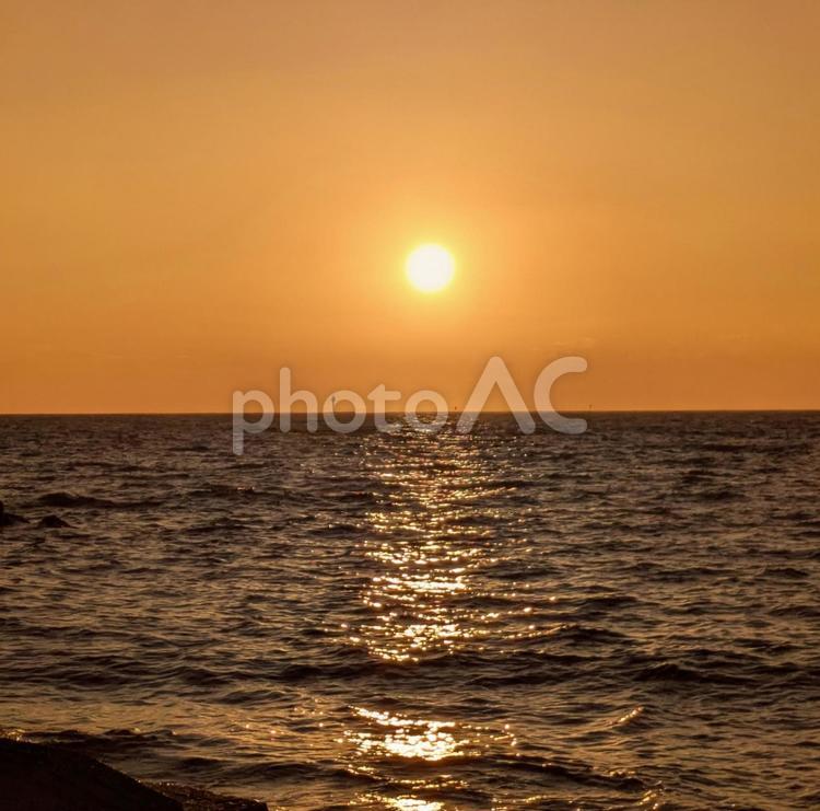 夕日＆夕焼け 夕日,夕焼け,海の写真素材